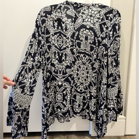 Altar’d State Top - Picture 2 of 4